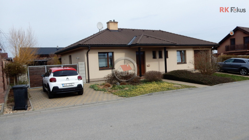 Prodej zděného bungalovu 4+kk s garáží a zahrádkou v obci Studenec, okres Třebíč