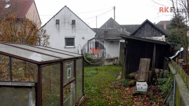 Prodej domku s dvorem a zahrádkou ve Starči