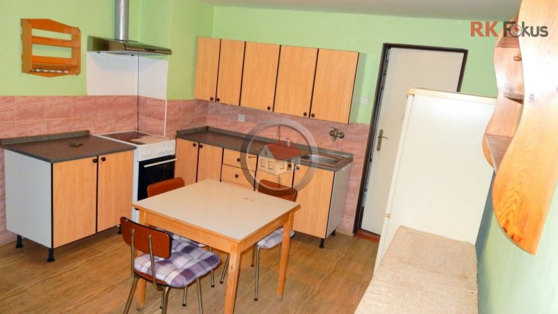 Prodej domku s dvorem a zahrádkou ve Starči