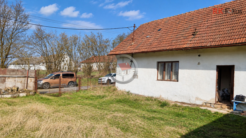 Prodej rodinného domu se stodolou a prostornou zahradou – Dolní Libochová
