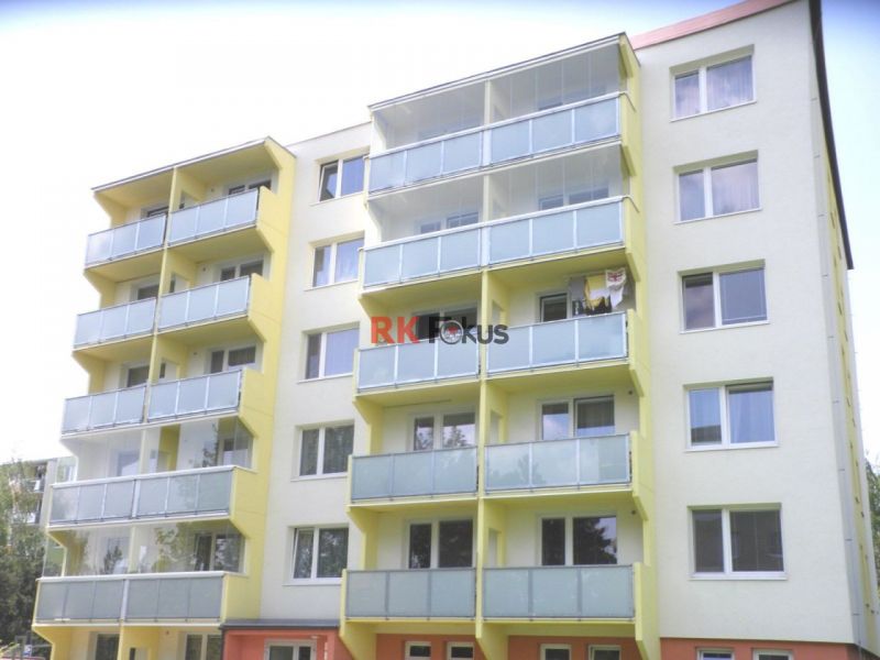 Prodej velkého bytu 1+1 s dvojitou lodžií v Nových Dvorech, Třebíč