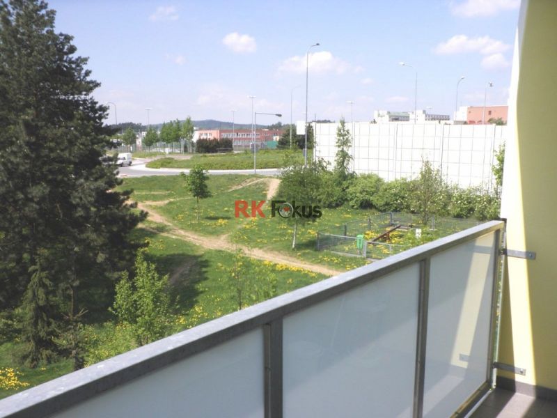 Prodej velkého bytu 1+1 s dvojitou lodžií v Nových Dvorech, Třebíč