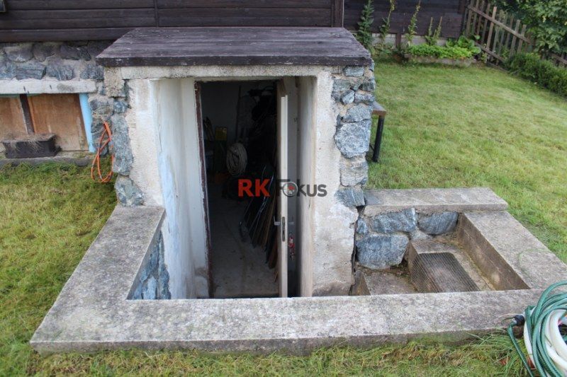Prodej chaty s jezírkem u Mohelna