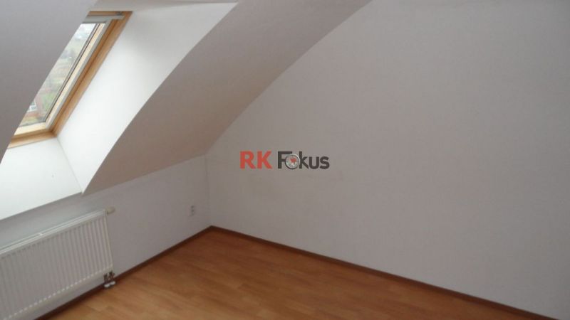 Prodej pěkného podkrovního DB 3+kk v Třebíči, Na Kopcích