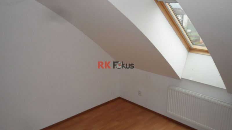 Prodej pěkného podkrovního DB 3+kk v Třebíči, Na Kopcích